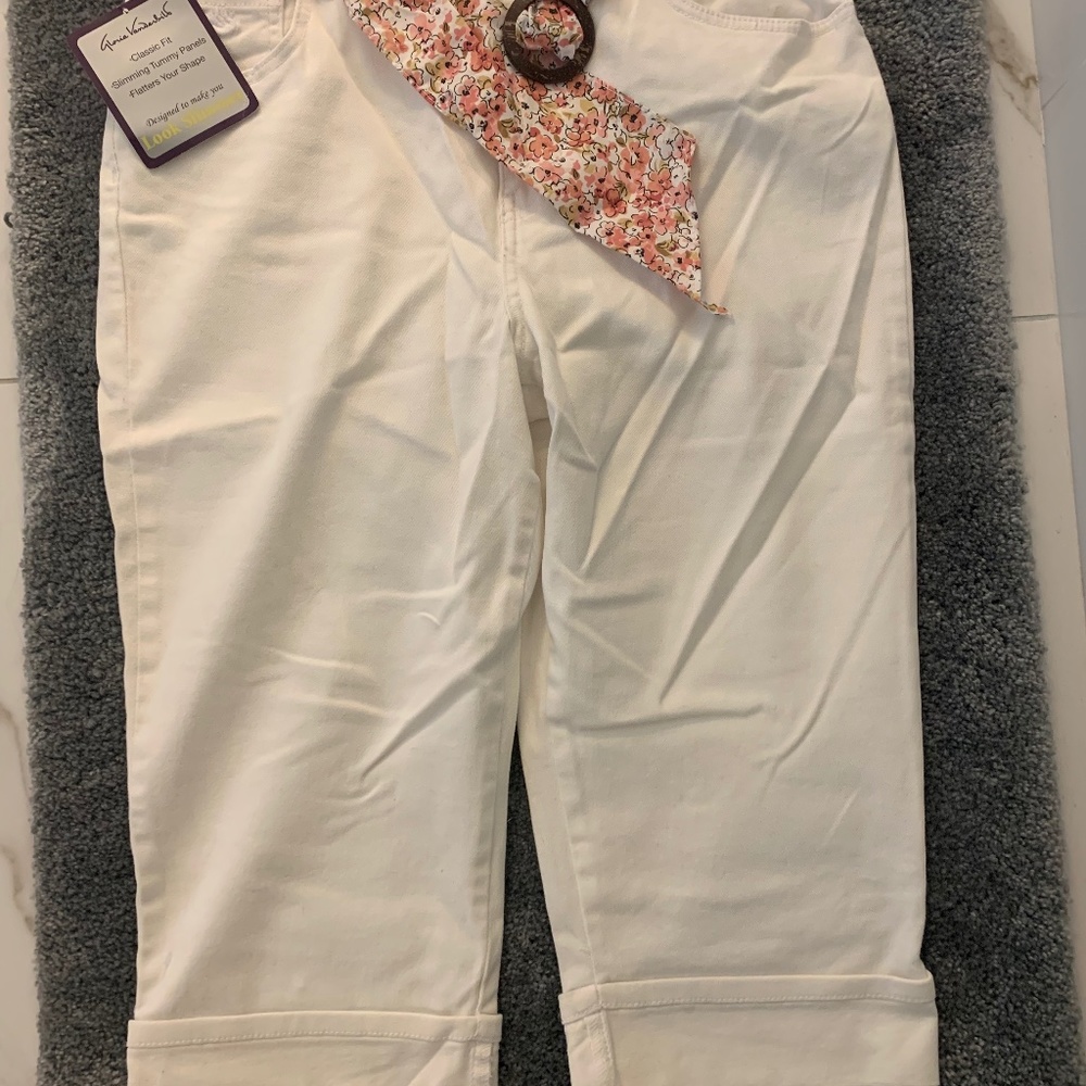 NWT Gloria Vanderbilt Capri size 14; white